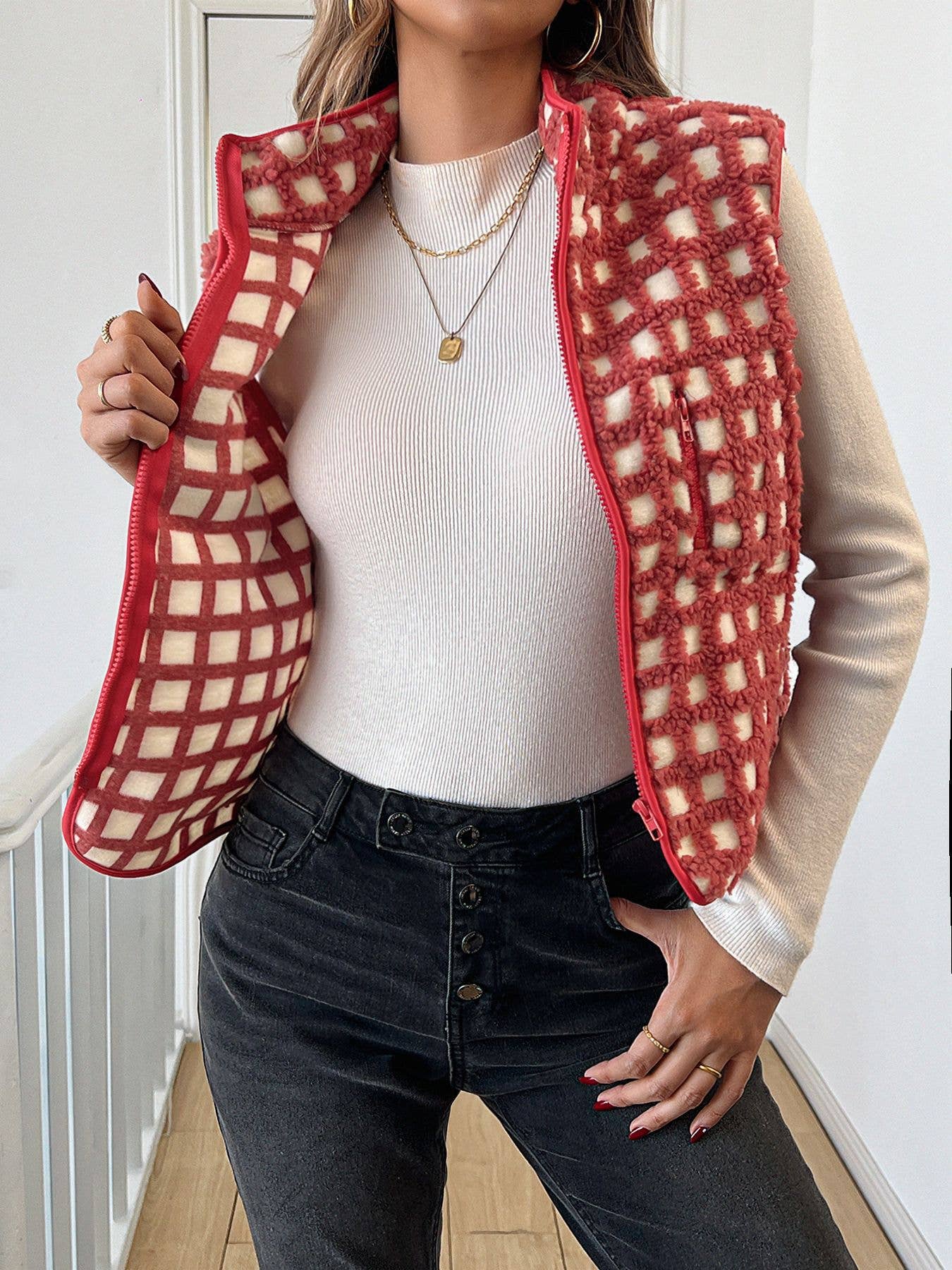 Versatile Contrast Checkered Sherpa Fleece Zip Vest