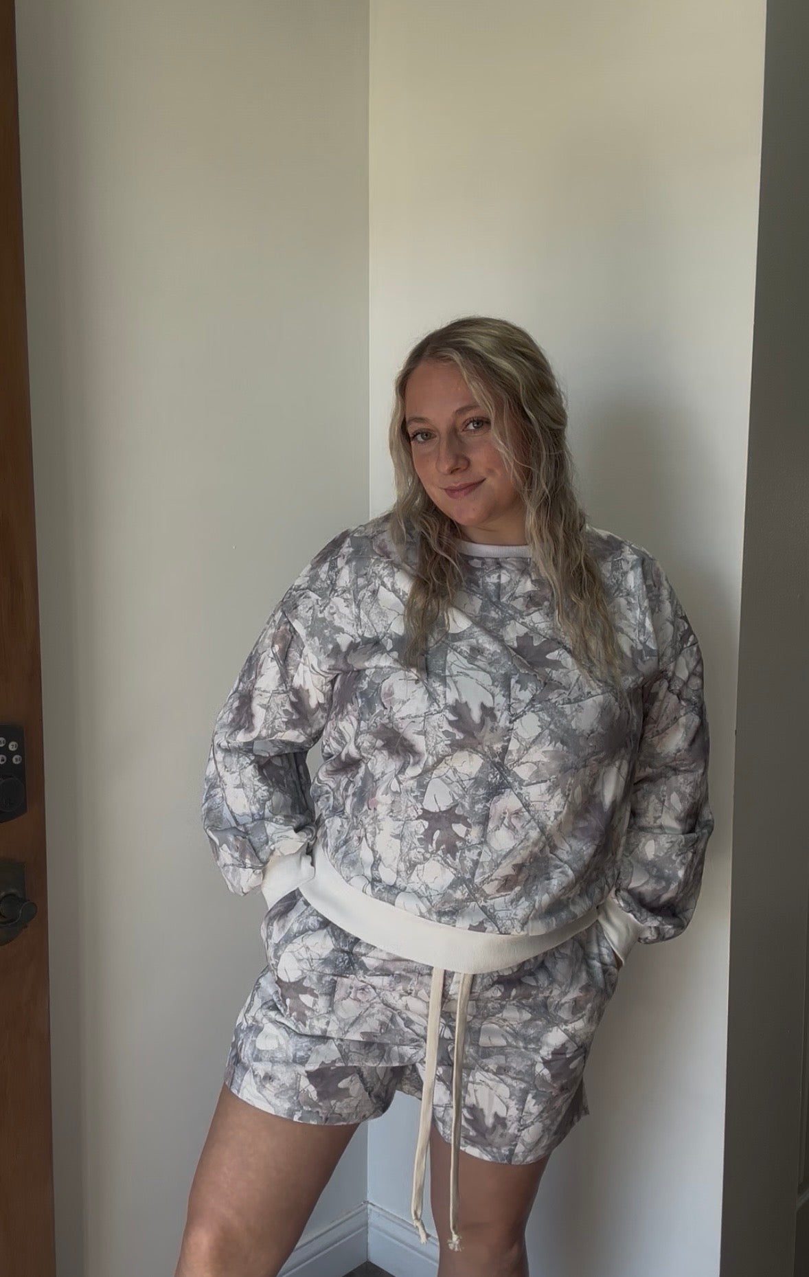 Camo Print Round Neck Drop Sleeve Shorts Set