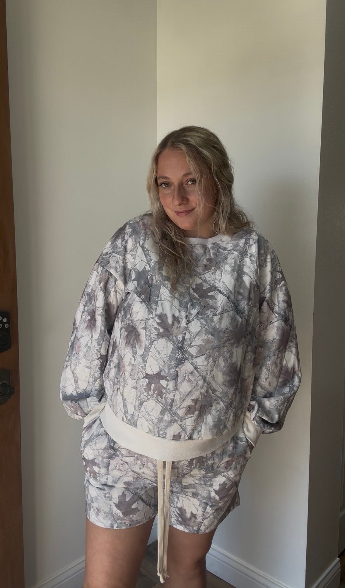 Camo Print Round Neck Drop Sleeve Shorts Set